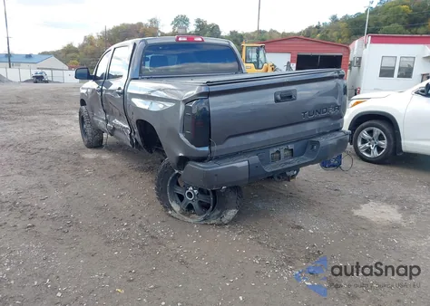 2015 Toyota Tundra Platinum 5.7L V8 z USA, uszkodzony, nr VIN 5TFAY5F17FX448794